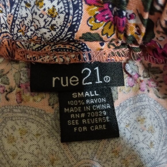 Like New Rue21 high-low A-line Skirt peach green pink and blue floral geometric - Picture 3 of 4